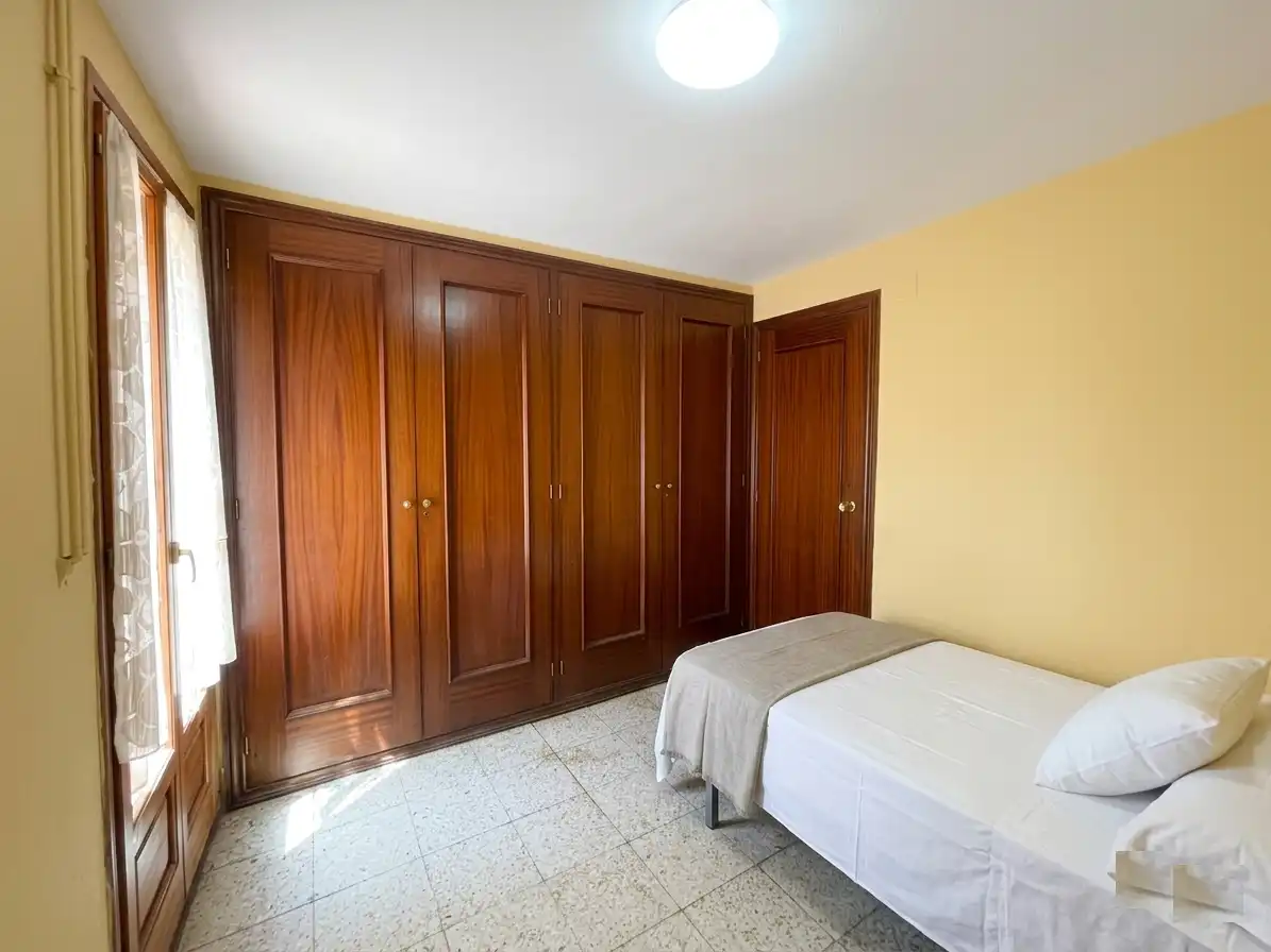 Dormitori de Casa adosada en venda en Les Avellanes i Santa Linya amb Calefacció, Terrassa i Moblat
