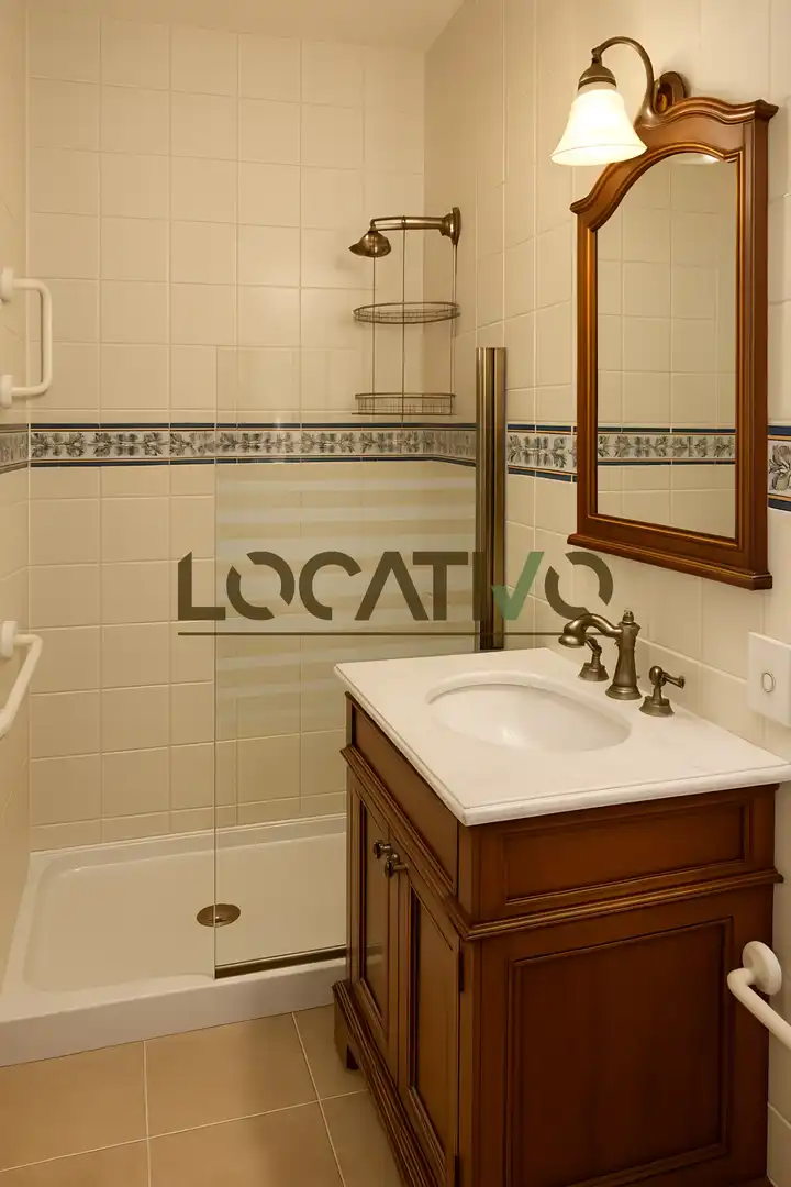 Bathroom of Houses for sale in Candeleda