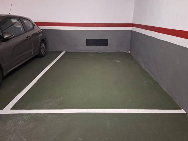 Garaje en Alquiler en Torrent de l´olla, 180 en Vila de Gràcia