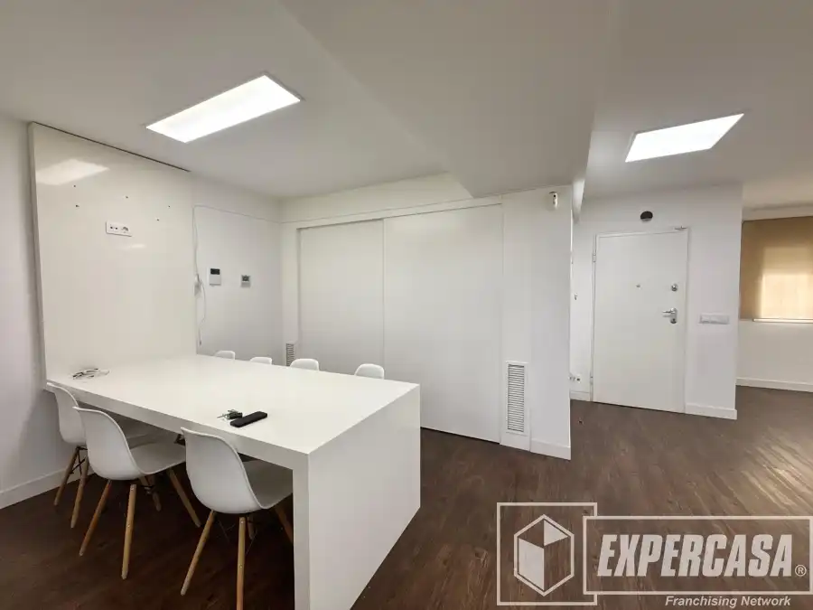 Houses for sale in Domeño  with Air Conditioner and Terrace