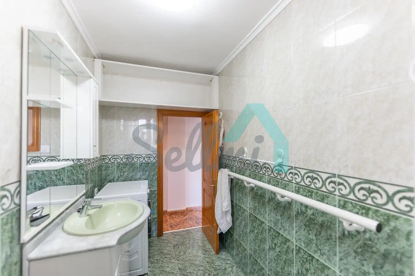 Bathroom of Ground floor for rent in Avilés  with Heating and Furnished