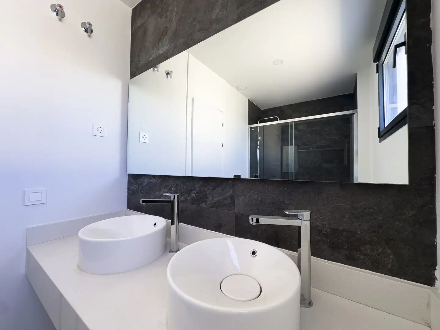 Baño de Ático en venta en Casares con Terraza, Trastero y Piscina