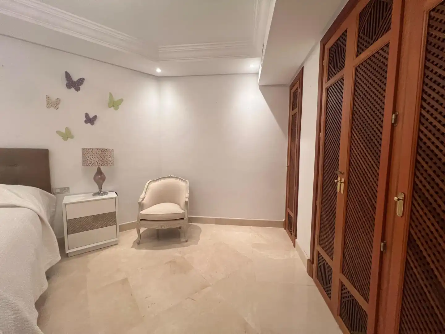 Flat for sale in Estepona  with Air Conditioner, Private garden and Terrace