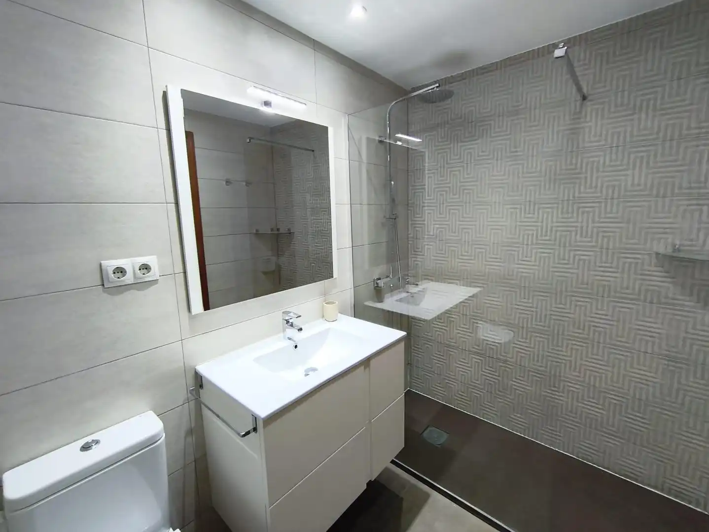 Baño de Piso de alquiler en Pozuelo de Alarcón con Calefacción, Jardín privado y Terraza