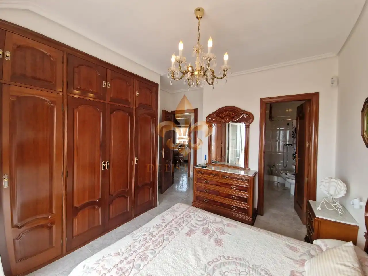 Habitación de Piso en venta en Oia con Calefacción, Terraza y Amueblado