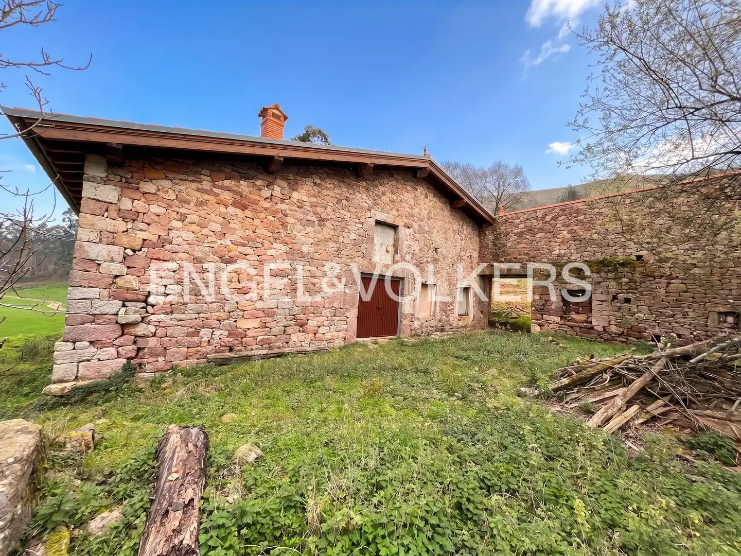 Vista exterior de Finca rústica en venda en Mazcuerras amb Calefacció i Jardí privat