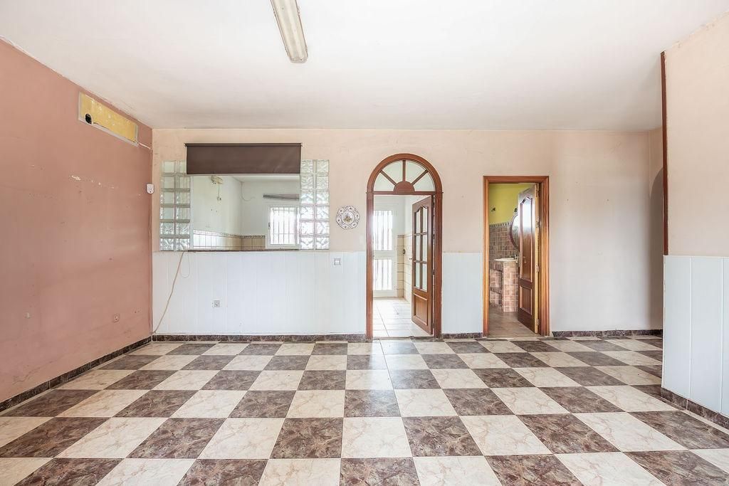 Cuina de Casa o xalet en venda en Carmona amb Jardí privat i Piscina comunitària