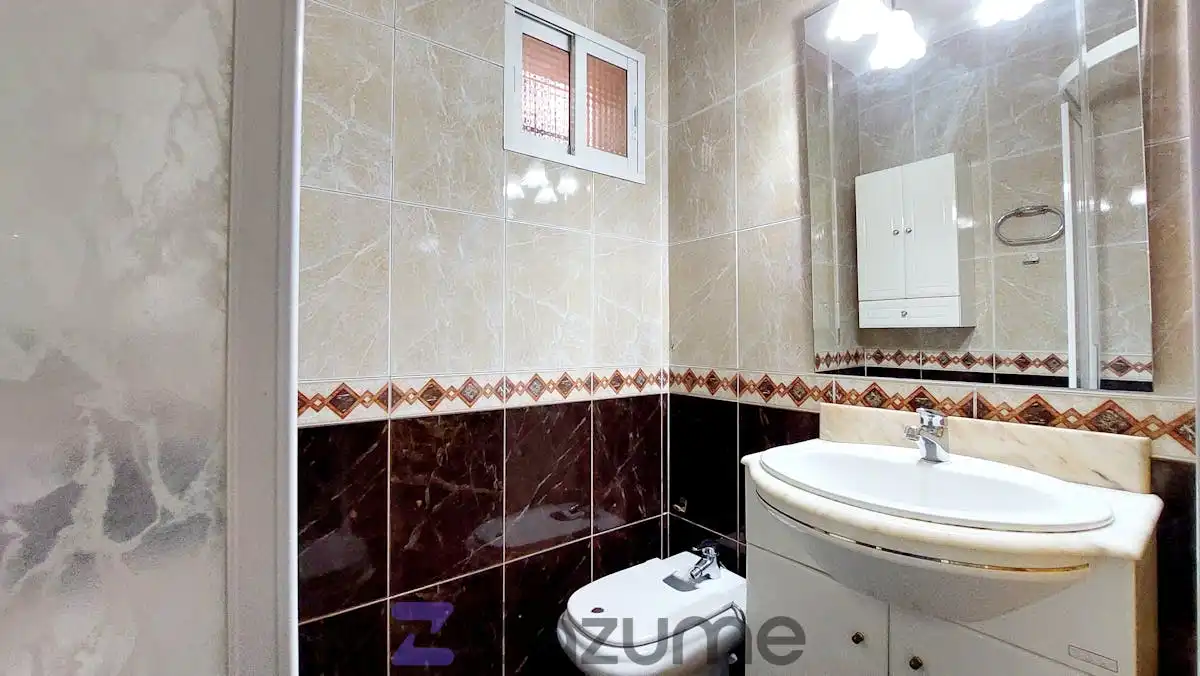 Bathroom of Flat for rent in Madrid  with Air Conditioner, Heating and Oven