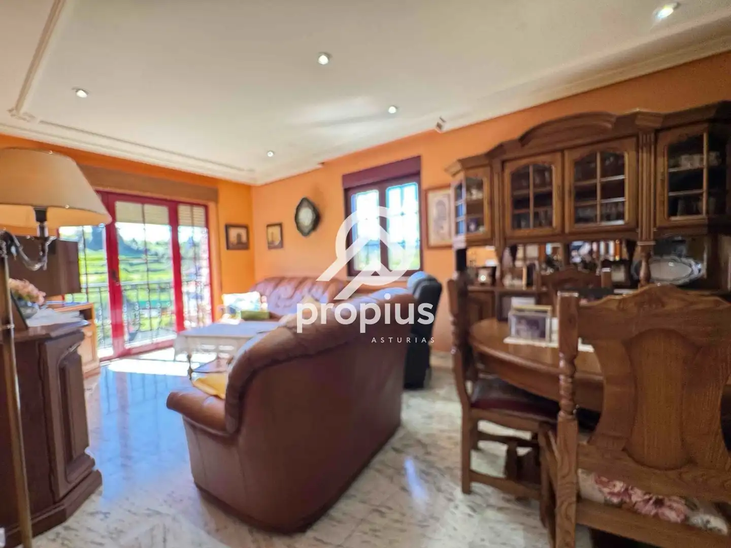 Sala de estar de Casa o chalet en venta en Avilés con Calefacción, Jardín privado y Parquet