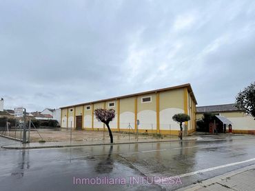 Nau industrial de lloguer a Avenida Cascante
