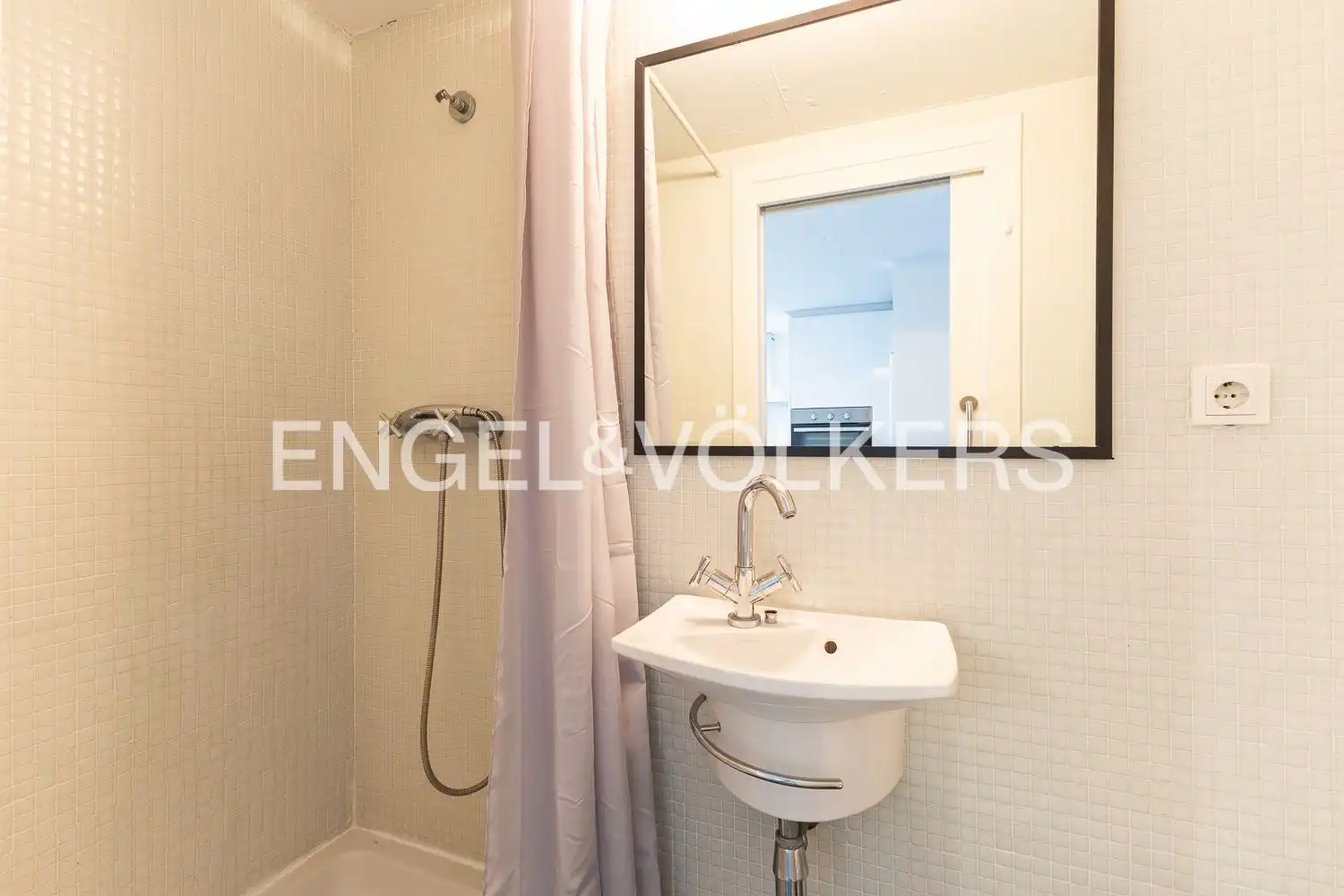 Baño de Piso de alquiler en Valencia con Aire acondicionado, Calefacción y Jardín privado