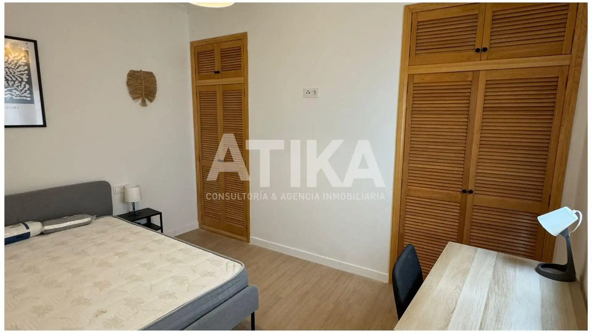 Bedroom of Flat for share in Ontinyent  with Air Conditioner, Heating and Parquet flooring