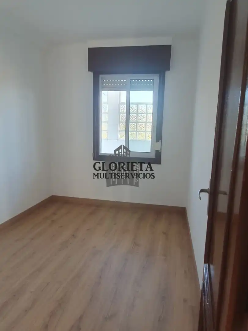 Habitación de Piso en venta en Vigo  con Calefacción, Terraza y Trastero