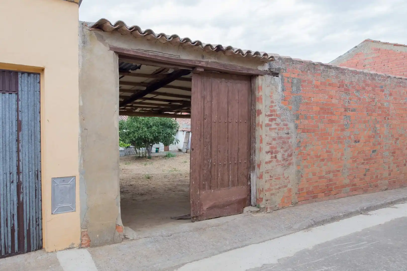 Exterior view of Houses for sale in Gordoncillo  with Heating, Private garden and Storage room