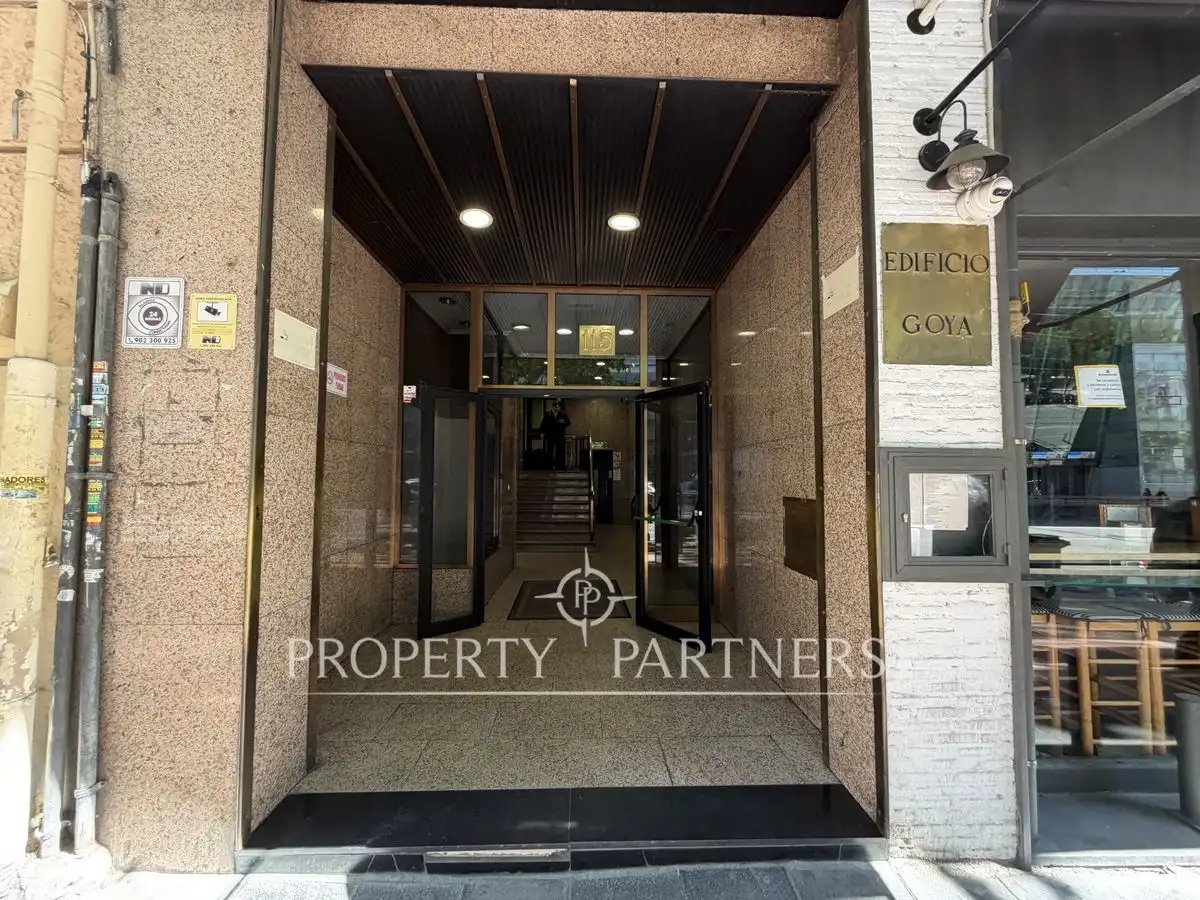 Exterior view of Office for rent in Madrid  with Heating and Furnished