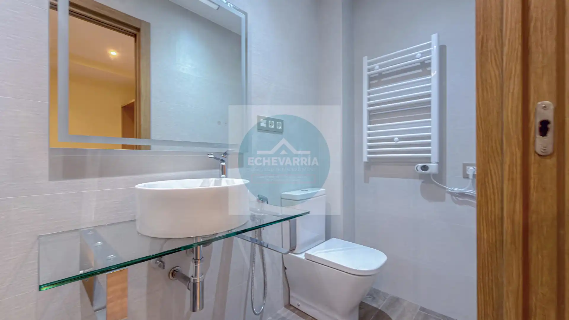 Bathroom of Flat for rent in Madrid  with Air Conditioner, Heating and Terrace