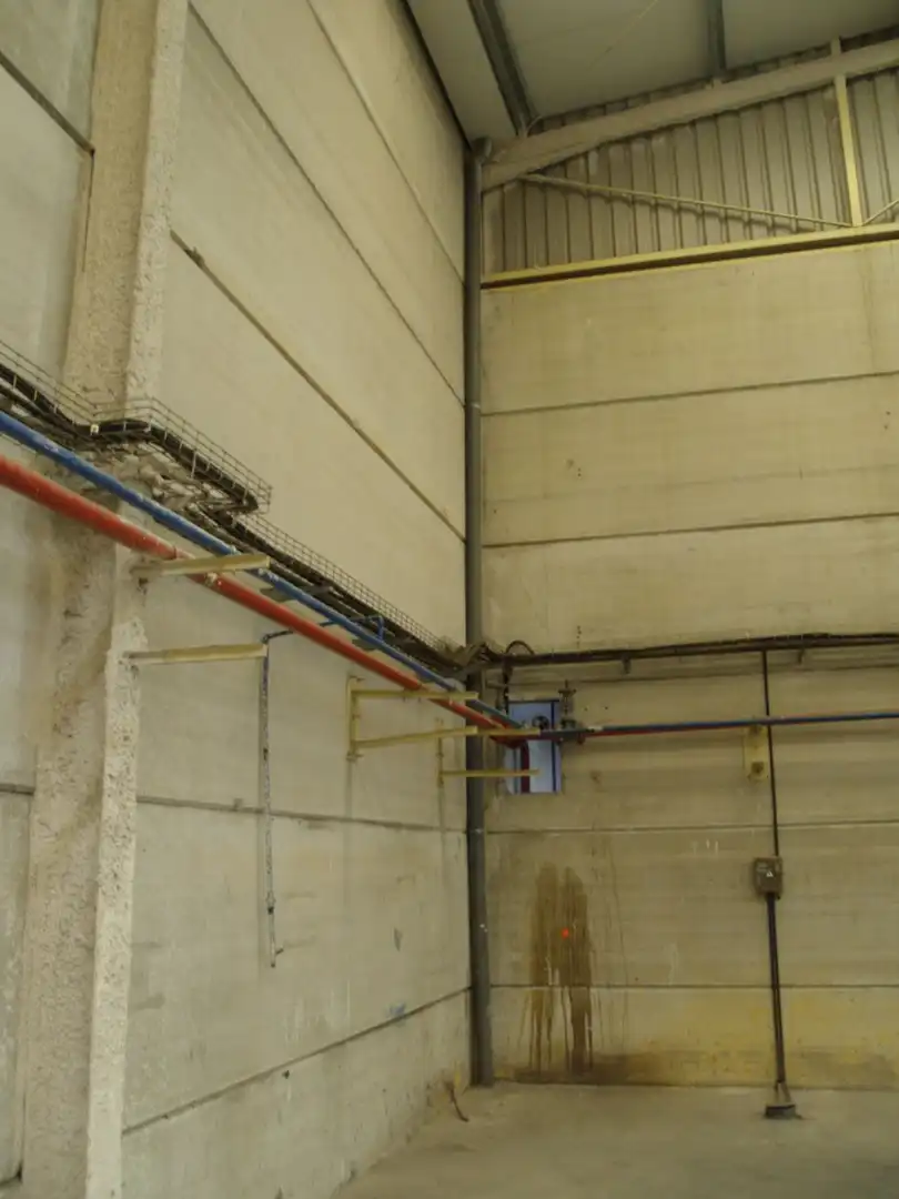 Parkplatz von Fabrikhallen zur Miete in Alcalá de Guadaira
