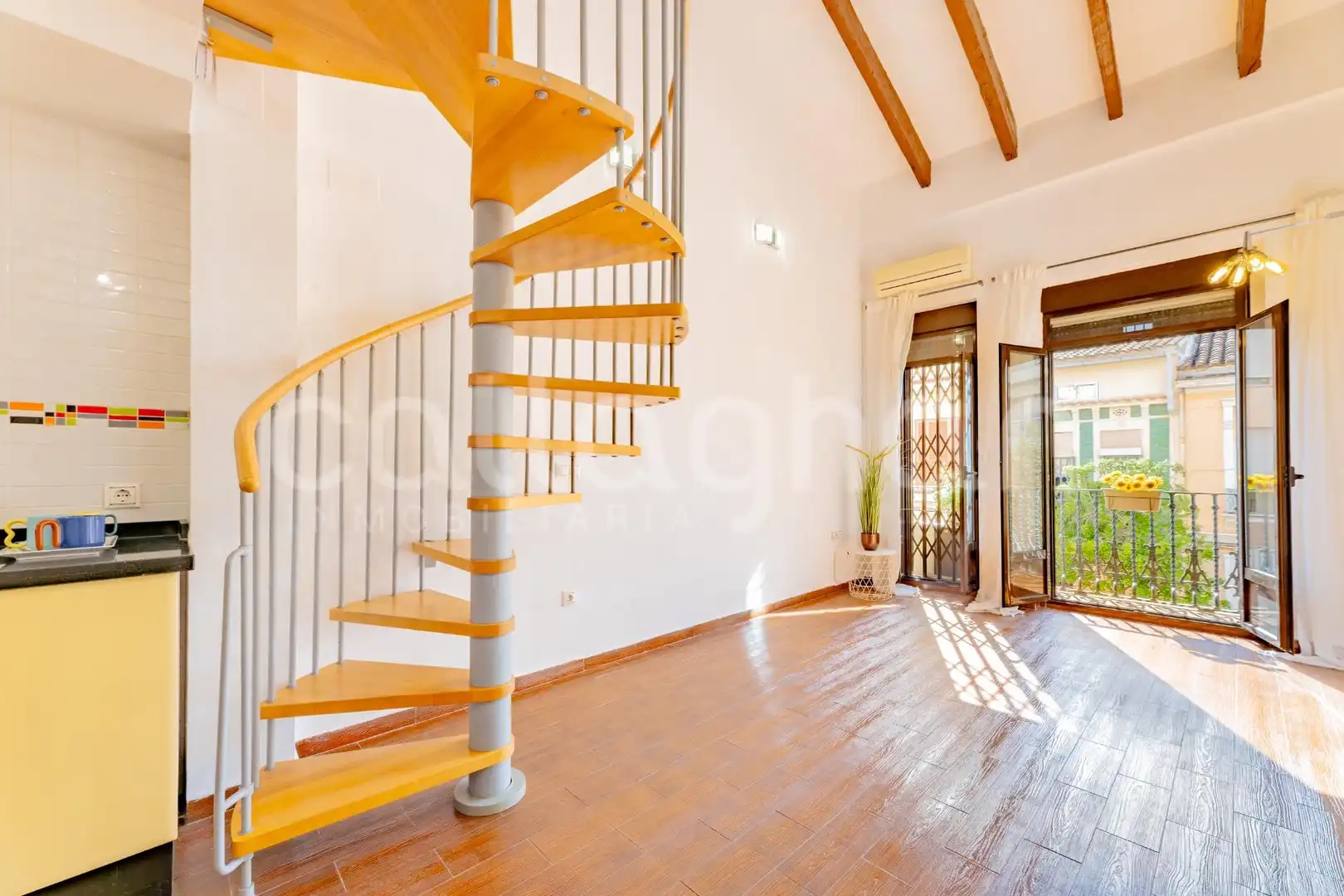 Loft zum Verkauf in Valencia mit Klimaanlage und Balkon