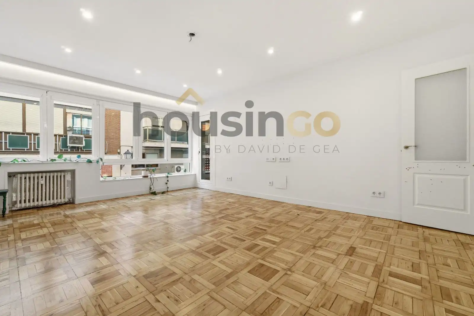 Sala de estar de Piso en venta en  Madrid Capital con Calefacción, Parquet y Terraza