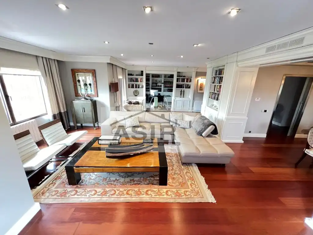 Flat for rent in Plaza Major, Centre