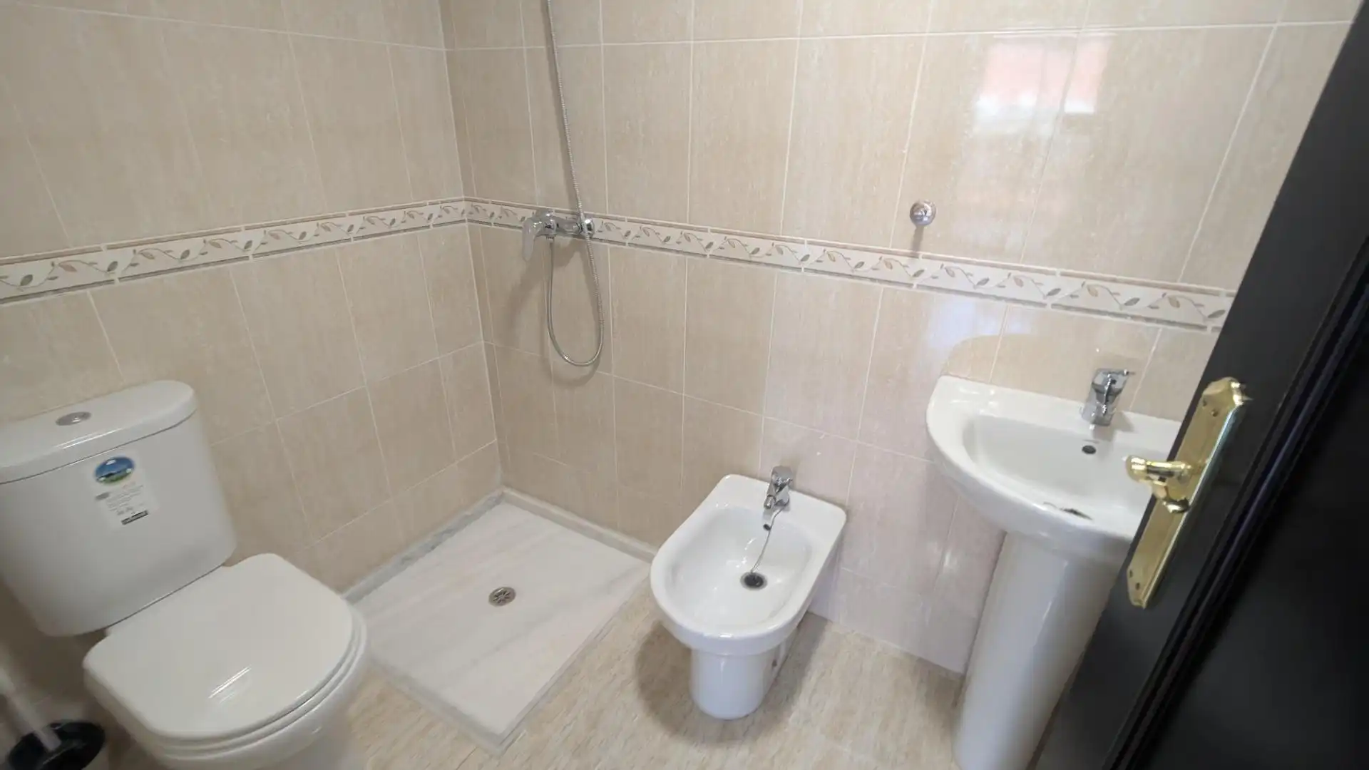 Baño de Piso en venta en La Zubia con Aire acondicionado, Calefacción y Terraza