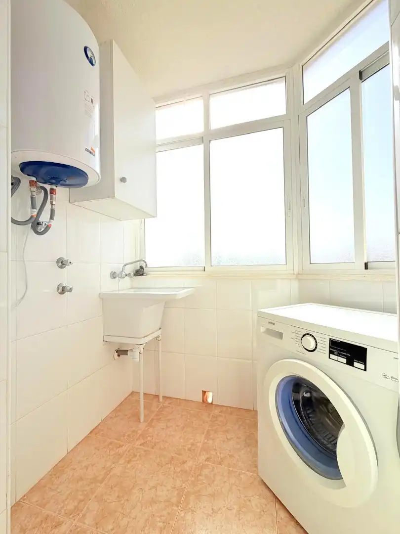 Flat with terrace to rent in Calle Milán, imagen 24