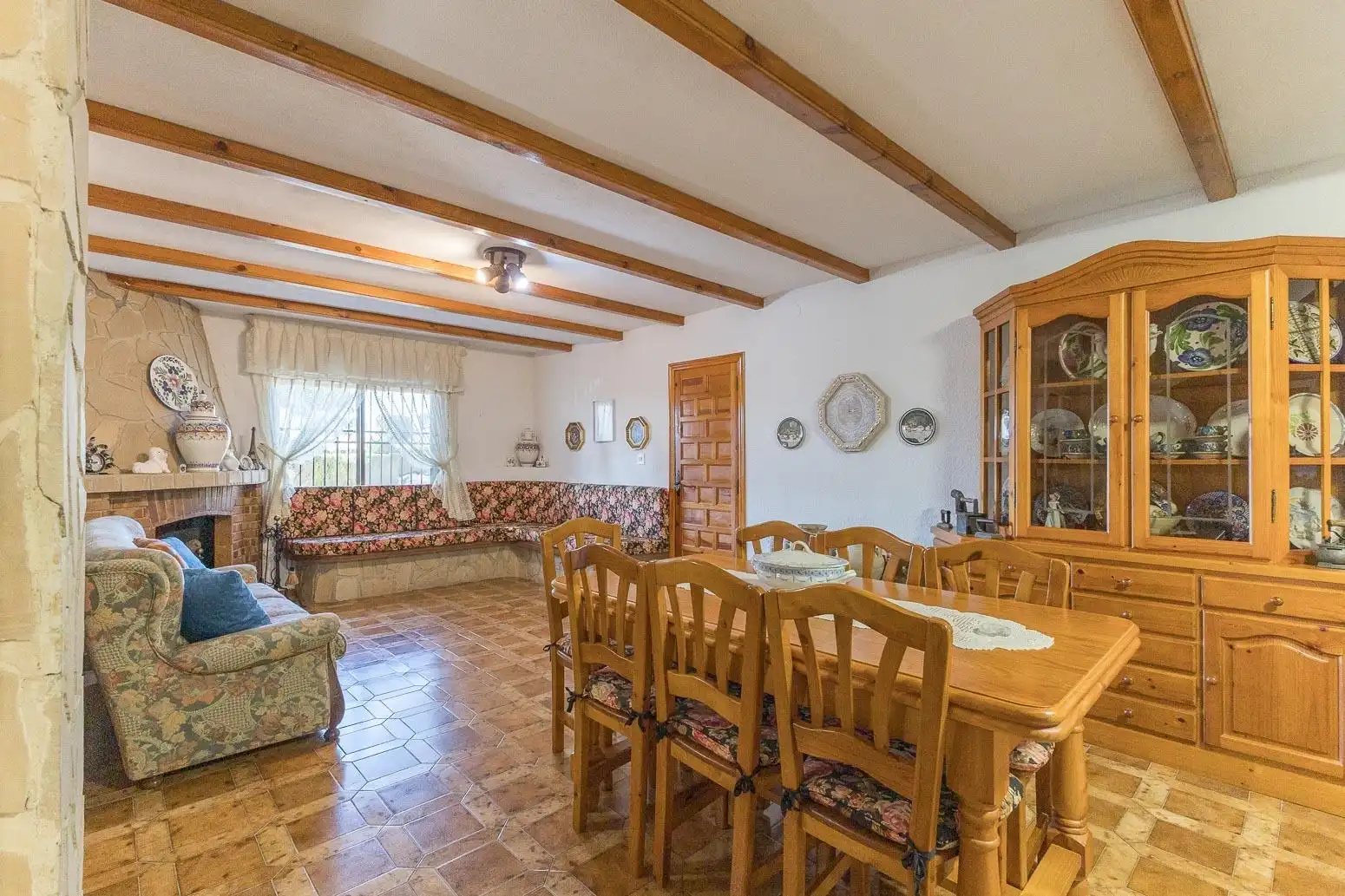 Comedor de Casa o chalet en venta en La Pobla de Vallbona con Aire acondicionado, Calefacción y Jardín privado