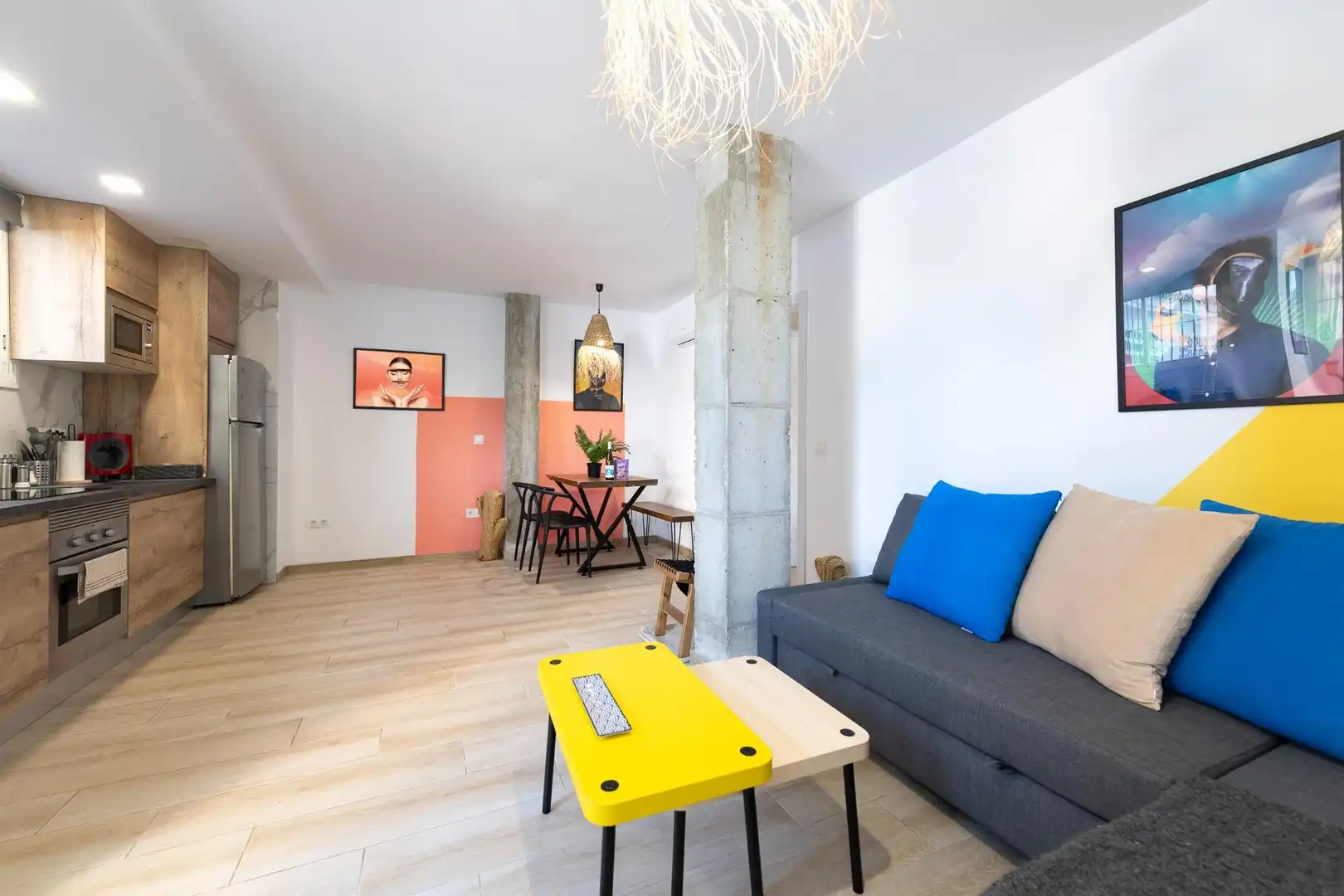 Sala d'estar de Apartament en venda en Torremolinos amb Aire condicionat, Moblat i Alarma
