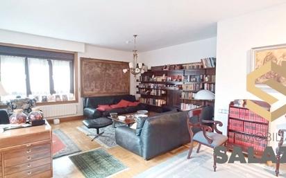 Living room of Flat for sale in Bilbao   with Heating, Terrace and Balcony