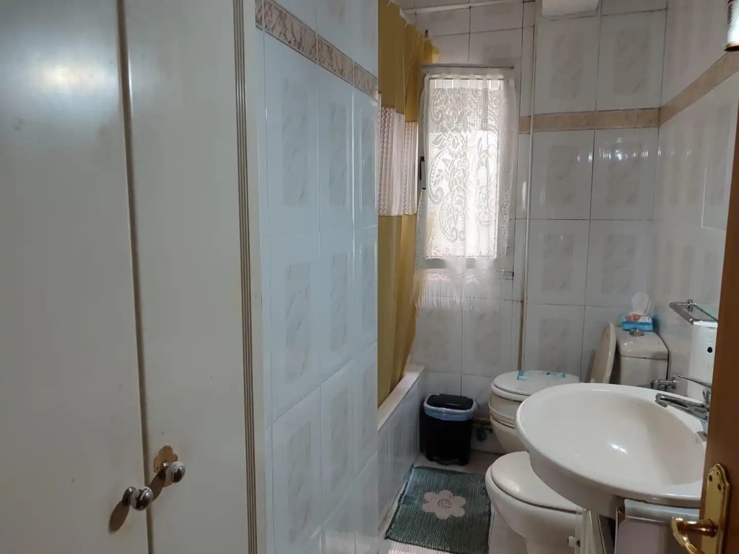 Bany de Pis en venda en Oviedo  amb Calefacció