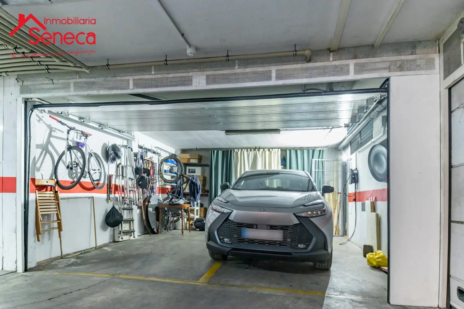 Parking de Casa adosada en venta en Córdoba con Aire acondicionado, Calefacción y Jardín privado