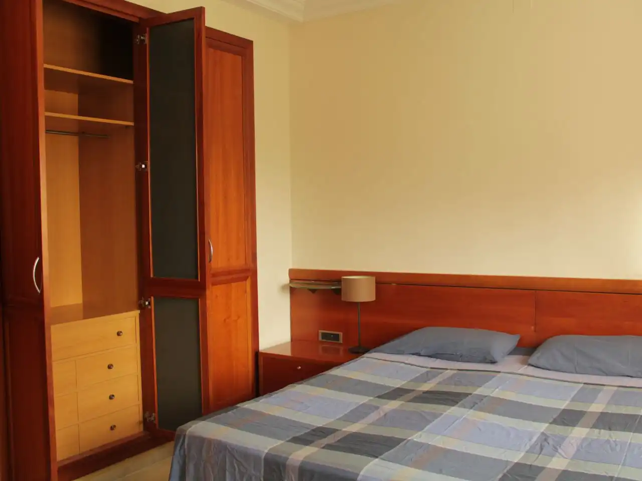 Habitación de Casa o chalet de alquiler en Málaga con Aire acondicionado, Calefacción y Jardín privado
