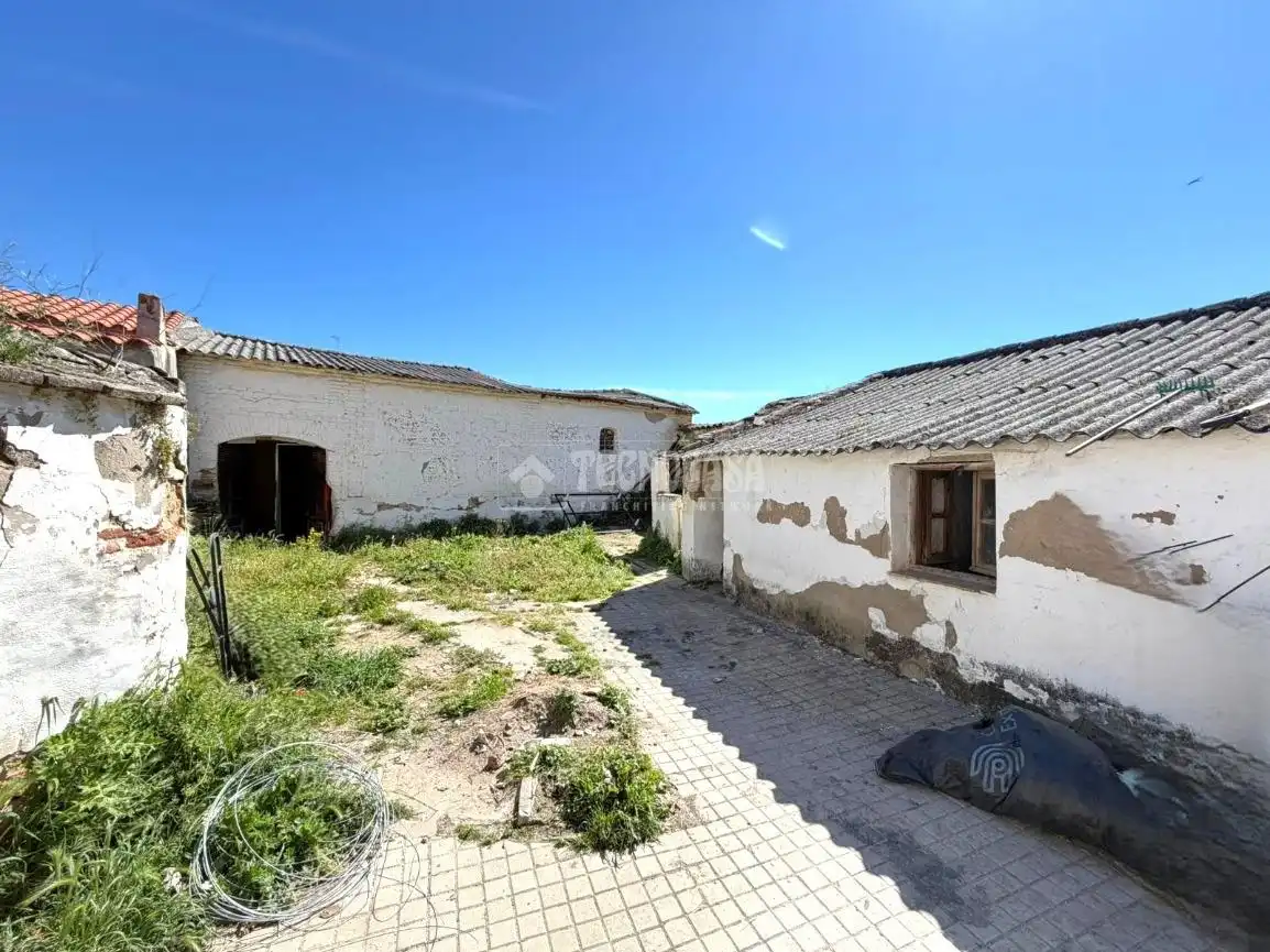 Finca rústica en venda en Cebolla amb Jardí privat