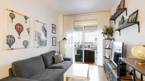 Foto 2 de Piso en venta en El Camp de l'Arpa del Clot, Barcelona