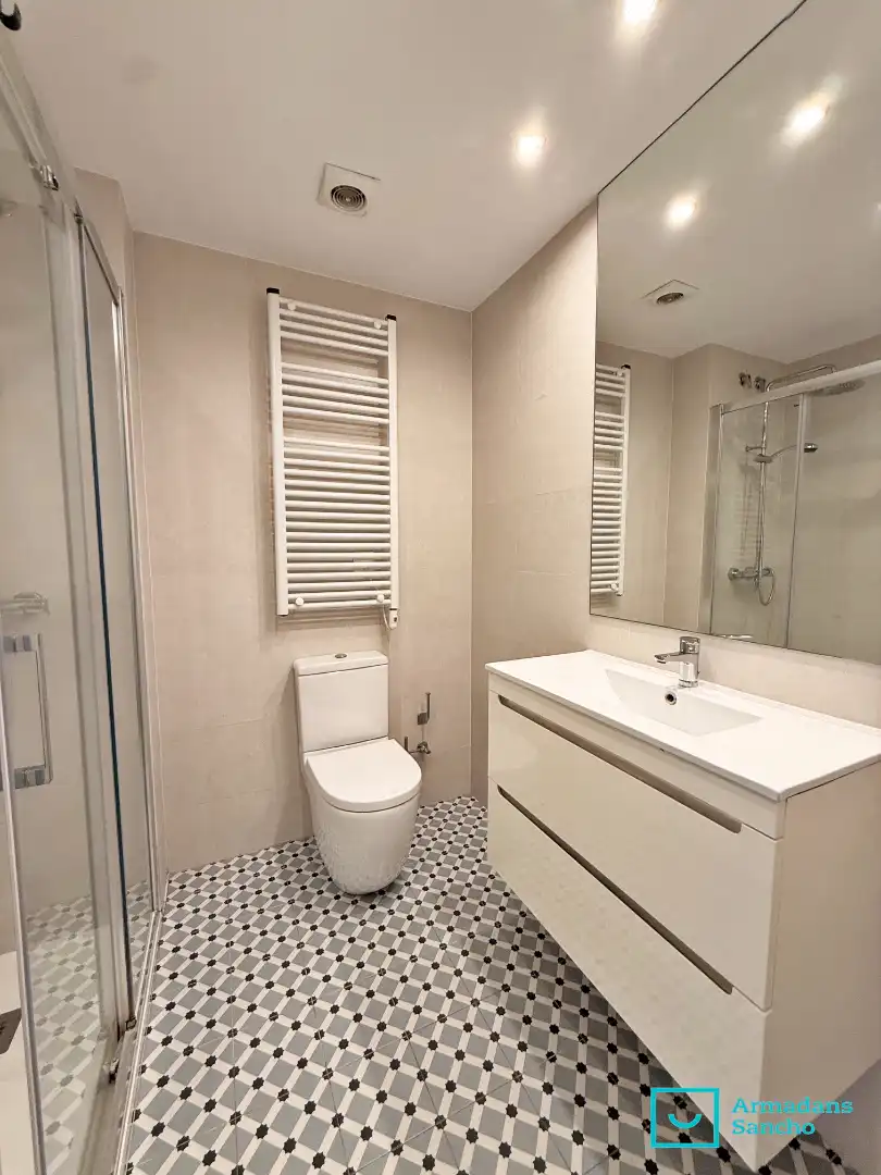 Bany de Dúplex de lloguer en Barcelona amb Aire condicionat, Parquet i Terrassa