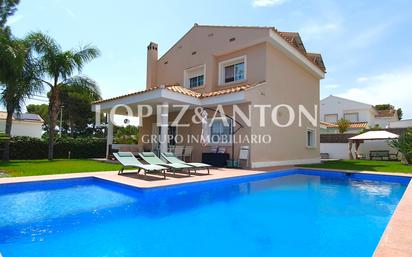 Exterior view of House or chalet for sale in L'Eliana  with Air Conditioner, Terrace and Swimming Pool