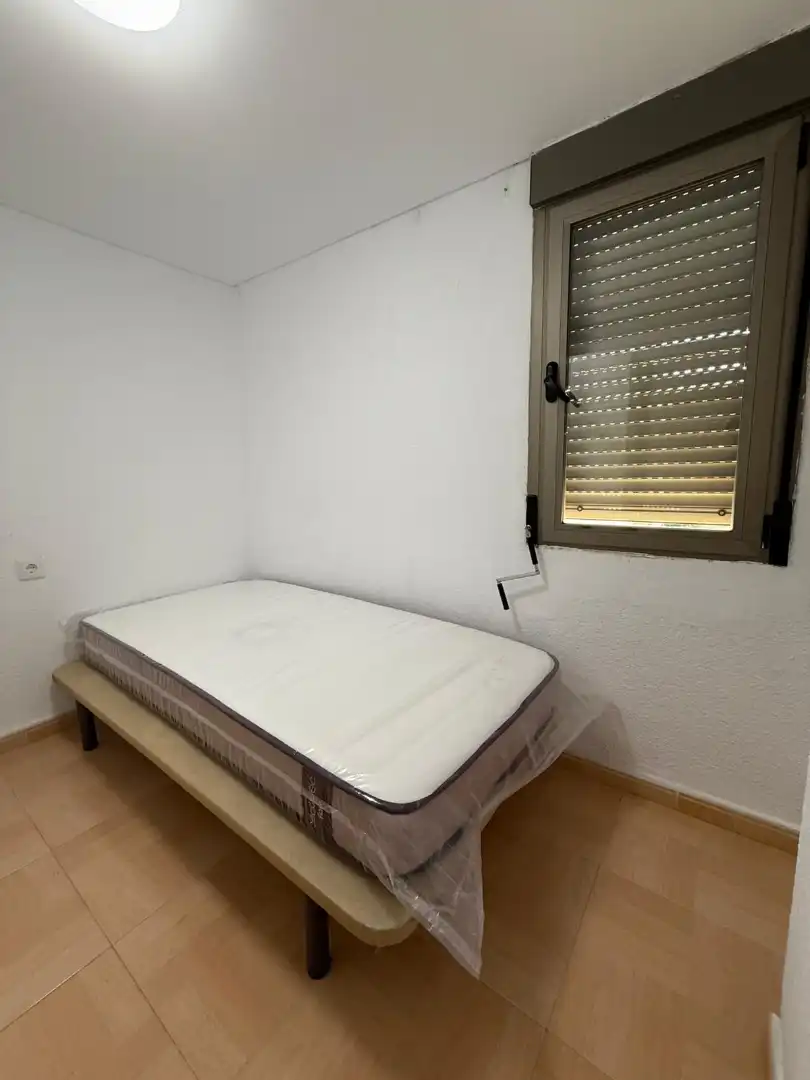 Piso de alquiler en Calle Loja, Sector Sur