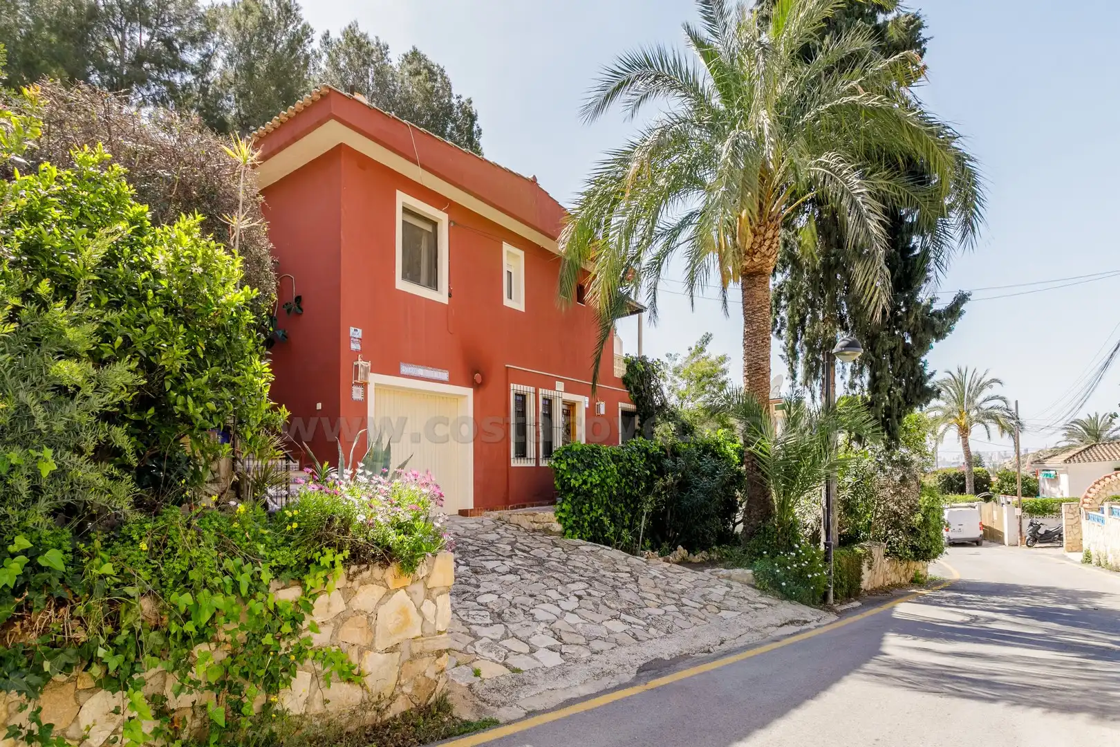 Vista exterior de Casa o xalet en venda en El Campello amb Aire condicionat, Jardí privat i Terrassa