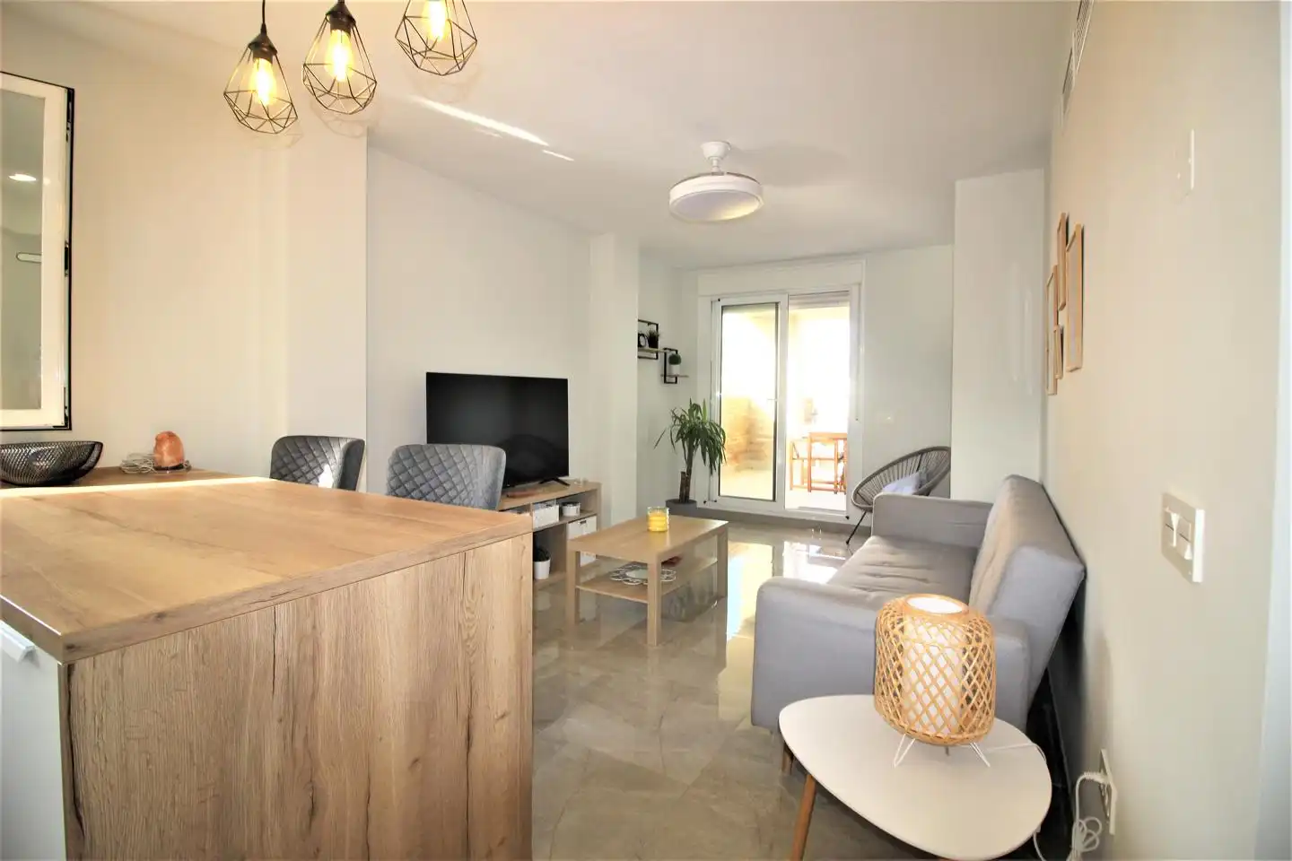Living room of Flat for rent in Roquetas de Mar  with Terrace, Furnished and Community pool