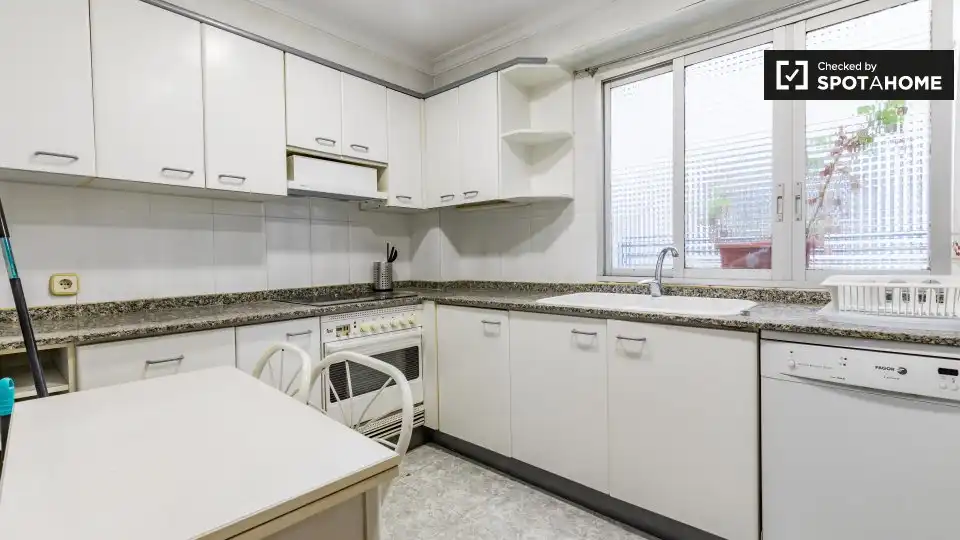 Cocina de Piso de alquiler en Valencia con Aire acondicionado, Calefacción y Amueblado