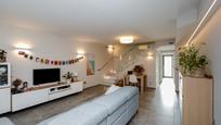 Sala d'estar de Casa adosada en venda en Les Franqueses del Vallès amb Aire condicionat, Jardí privat i Terrassa