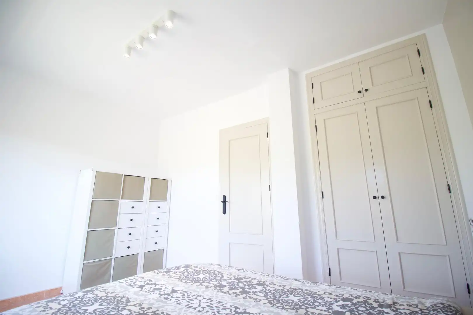 Schlafzimmer von Einfamilien-Reihenhaus zum Verkauf in Fuente Álamo de Murcia mit Privatgarten und Balkon