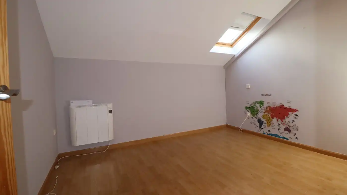Dúplex en venda en Corpa amb Aire condicionat, Calefacció i Jardí privat