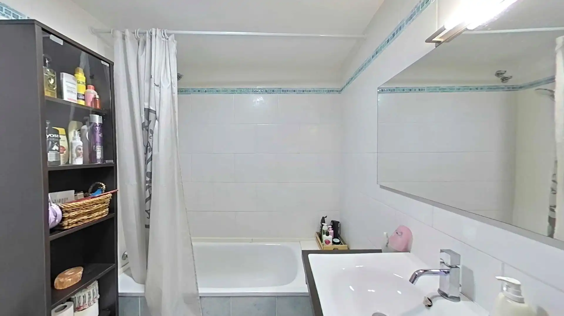 Baño de Ático en venta en Canovelles con Terraza, Trastero y Balcón