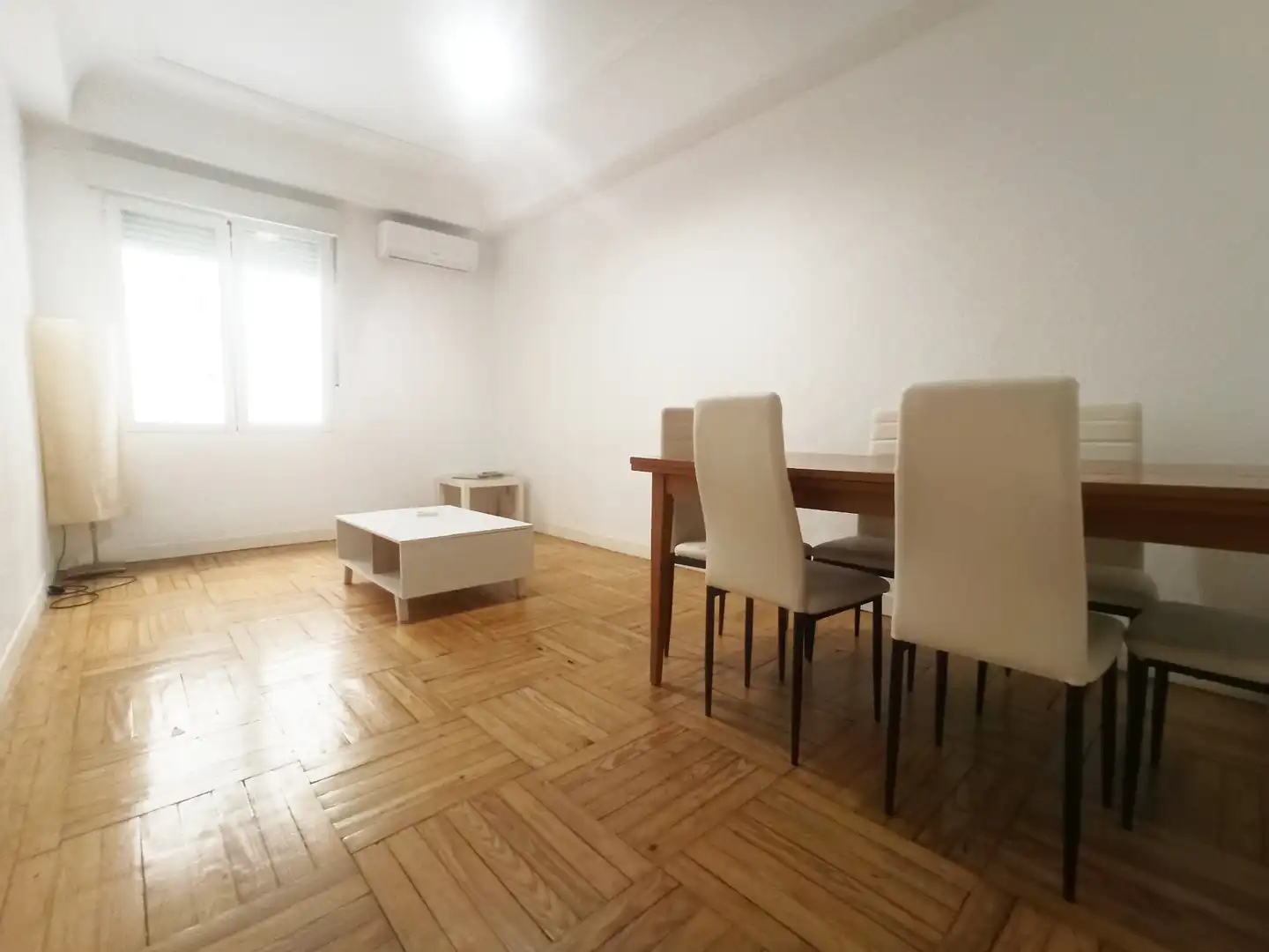 Living room of Flat for sale in Madrid  with Air Conditioner, Heating and Parquet flooring