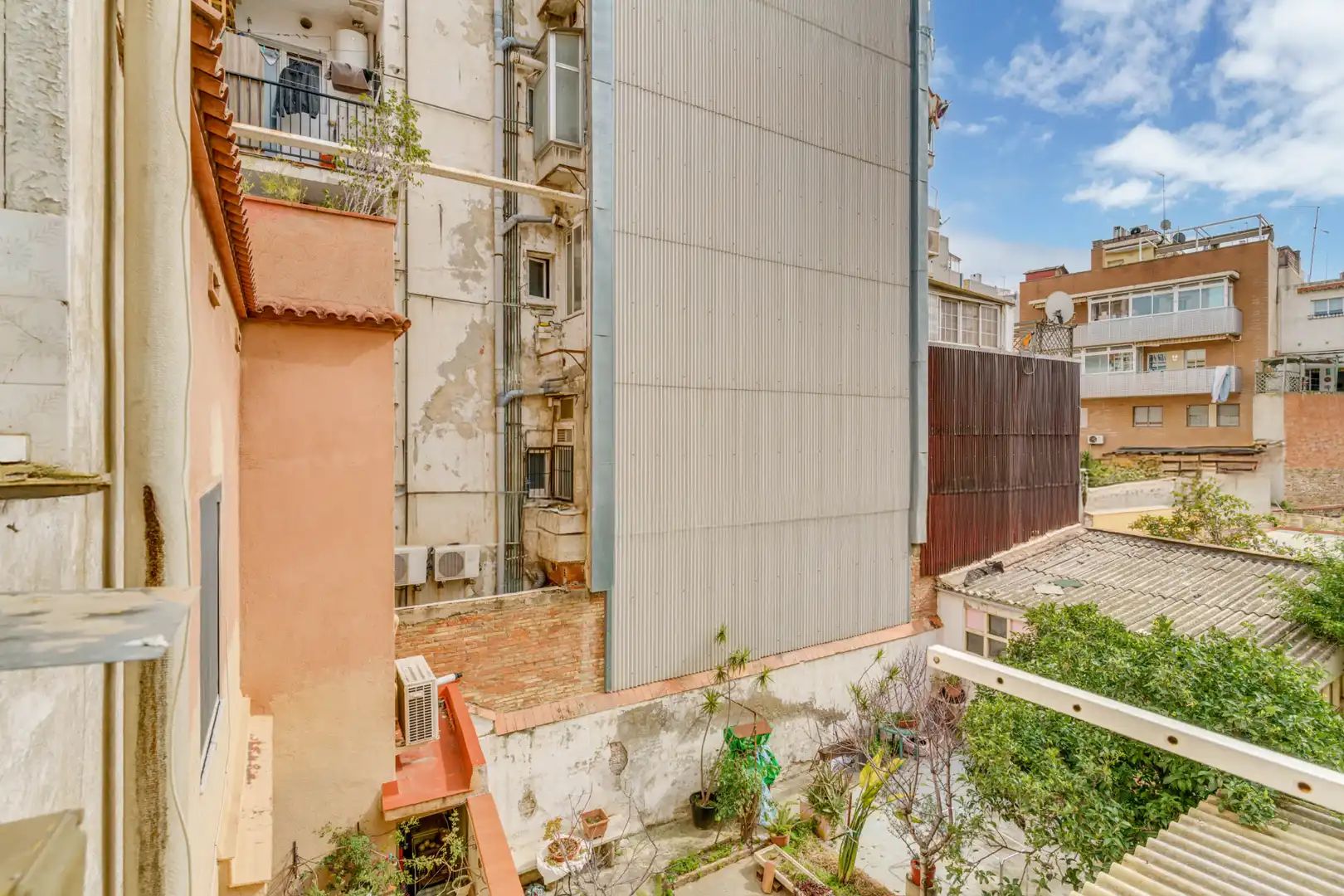 Vista exterior de Piso en venta en L'Hospitalet de Llobregat con Parquet y Horno