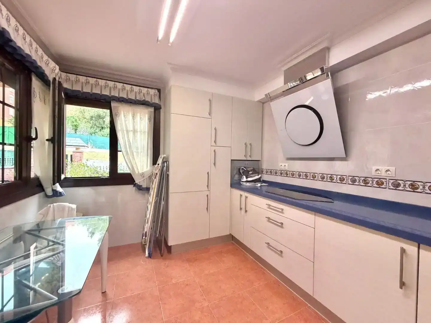 Cocina de Casa adosada en venta en Castro-Urdiales con Balcón