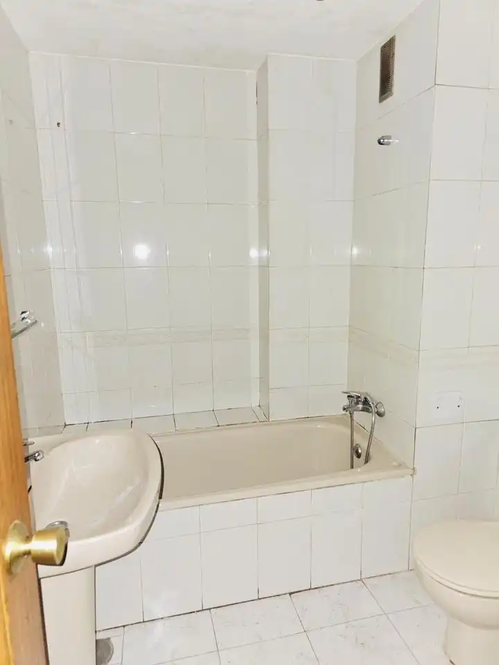 Bany de Pis en venda en Toledo amb Calefacció i Terrassa