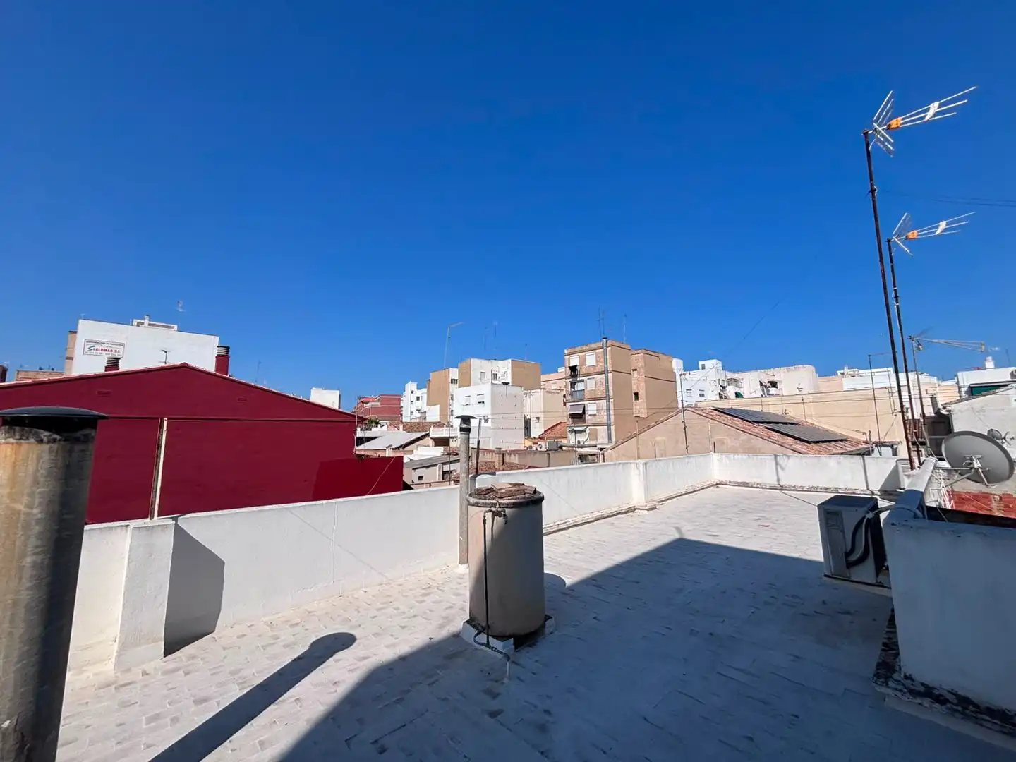 Vista exterior de Casa o xalet en venda en Burjassot amb Terrassa i Balcó