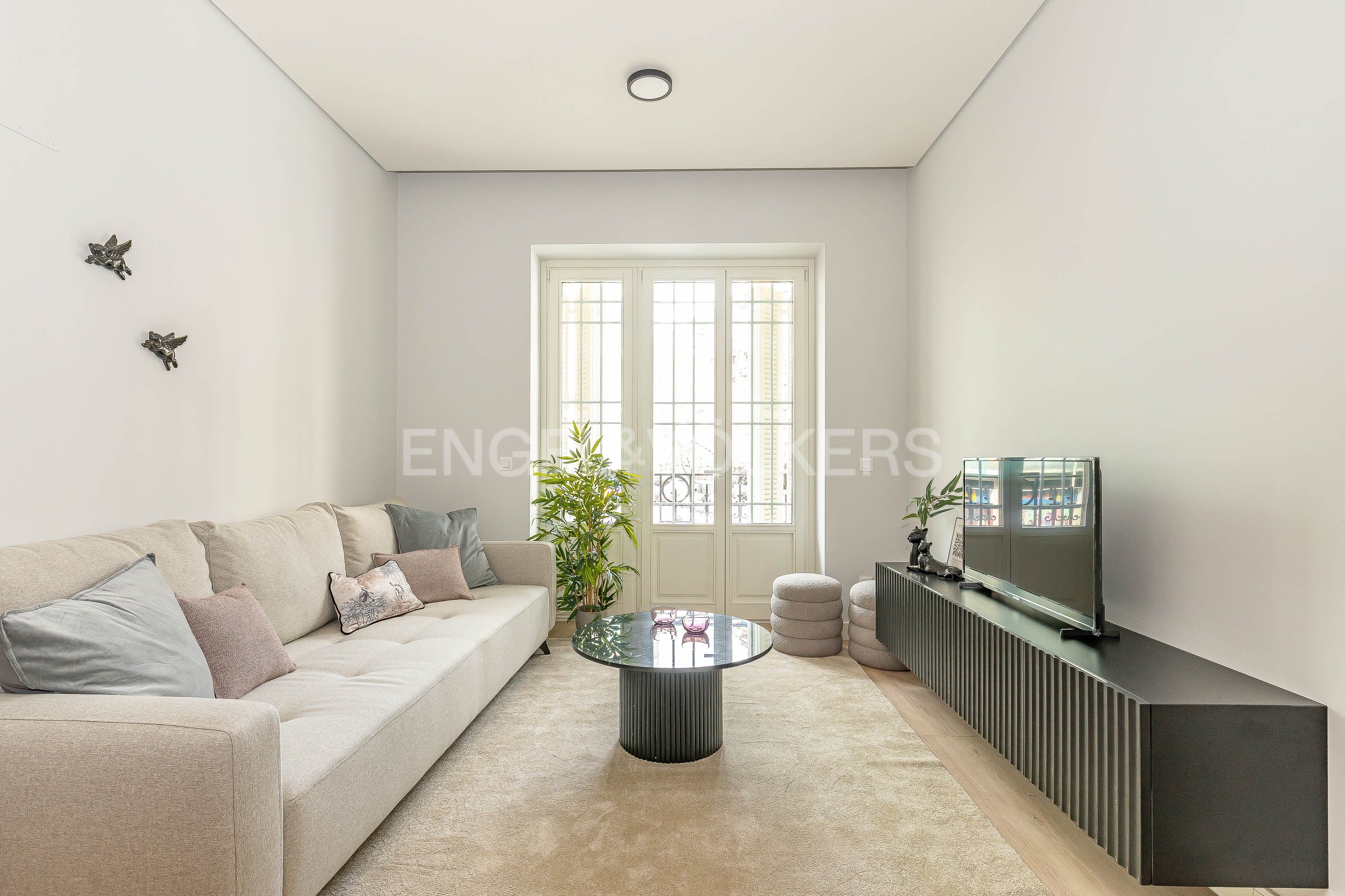 Sala d'estar de Apartament de lloguer en  Madrid Capital amb Aire condicionat, Calefacció i Traster